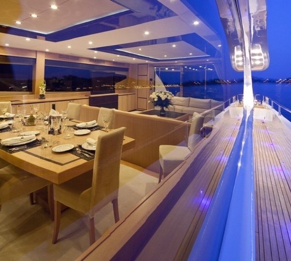 solaris-yacht-charter-details-pershing-90-charterworld-luxury